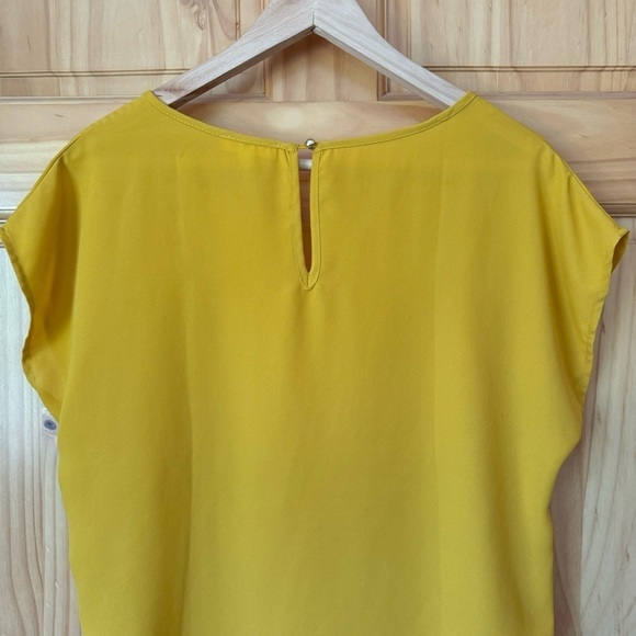 MINE shirred cap sleeve scoop neck mustard blouse size large - Picture 12 of 14